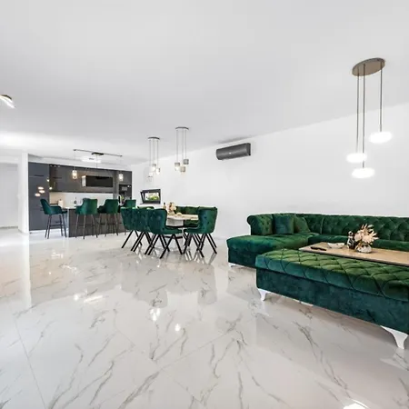 Pool House Fancy 빌라 라빈